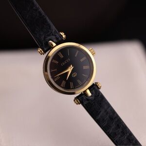 Vintage 1990s Gucci Sherry Line 2000L Women’s Watch
Swiss Made, Gold-Plated